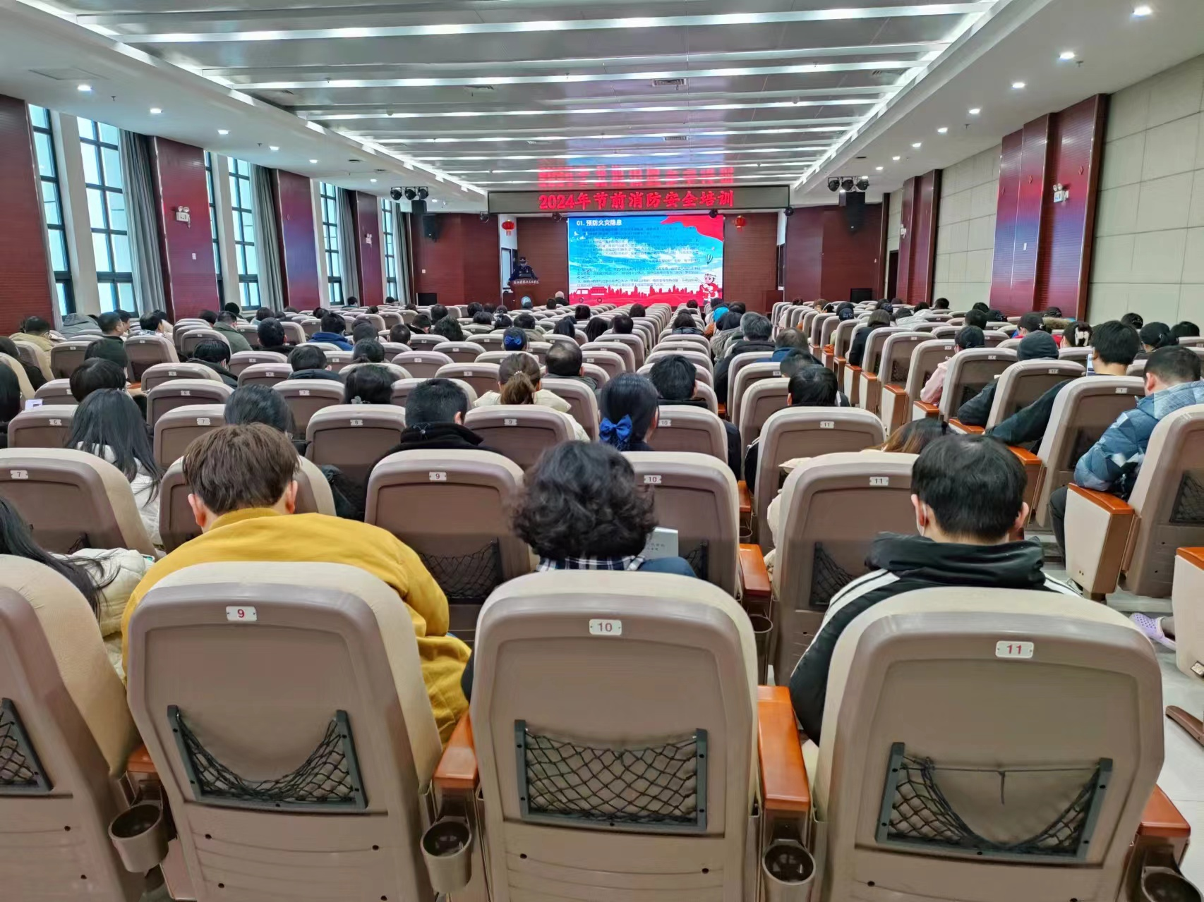 91porn
组织开展节前消防安全培训及灭火疏散逃生演练